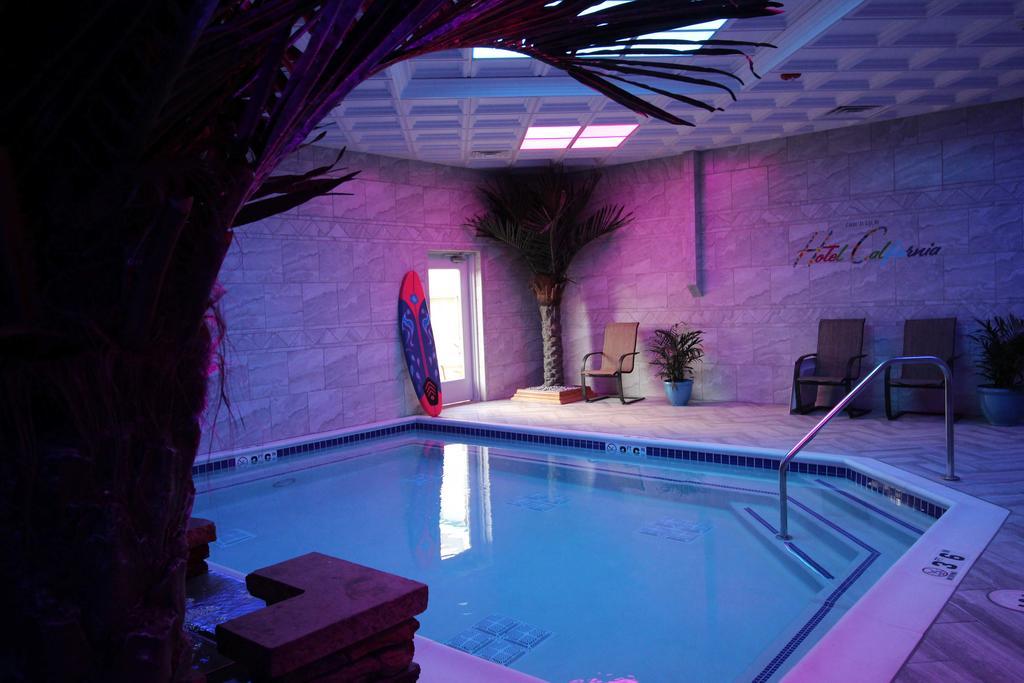 California Palms Hotel And Suites Austintown Esterno foto