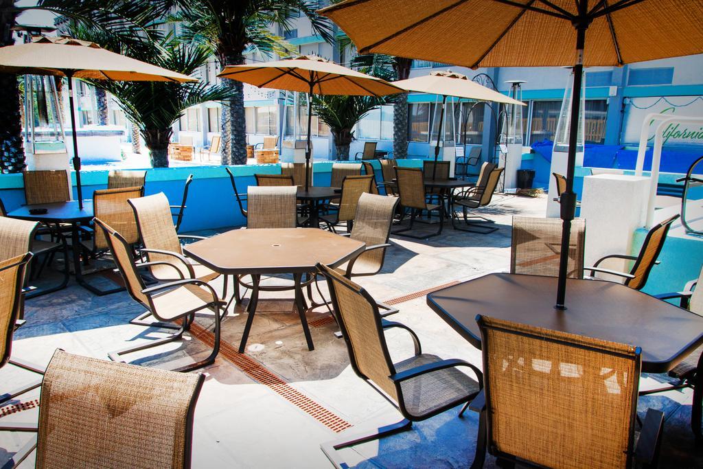 California Palms Hotel And Suites Austintown Esterno foto