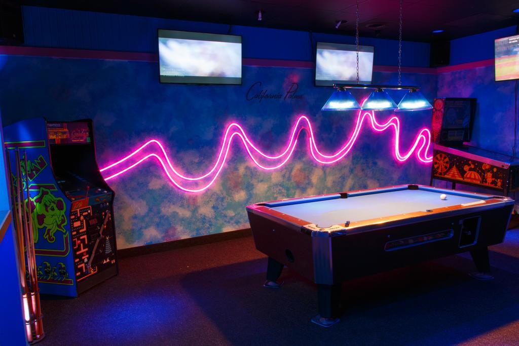 California Palms Hotel And Suites Austintown Esterno foto
