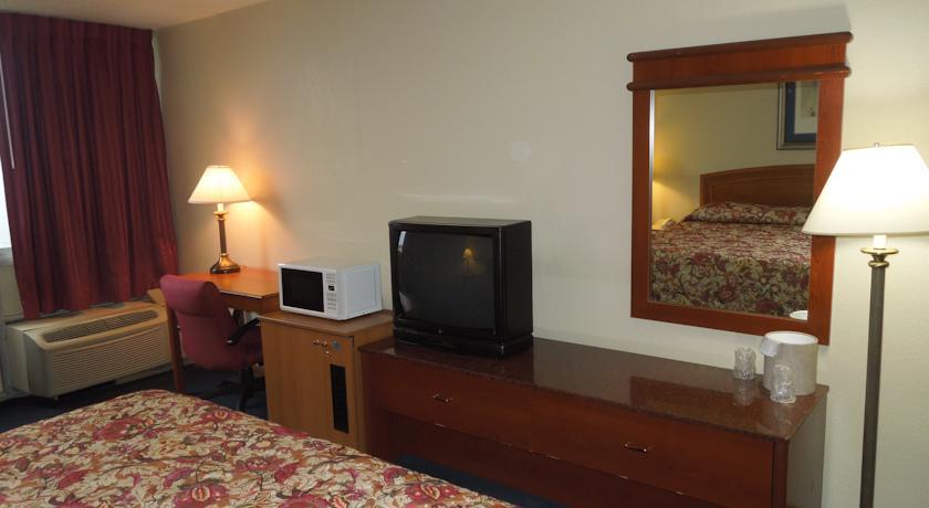 California Palms Hotel And Suites Austintown Esterno foto